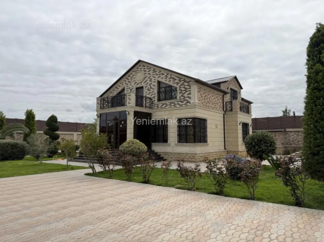 Satılır 5 otaqlı həyət evi 250 m²