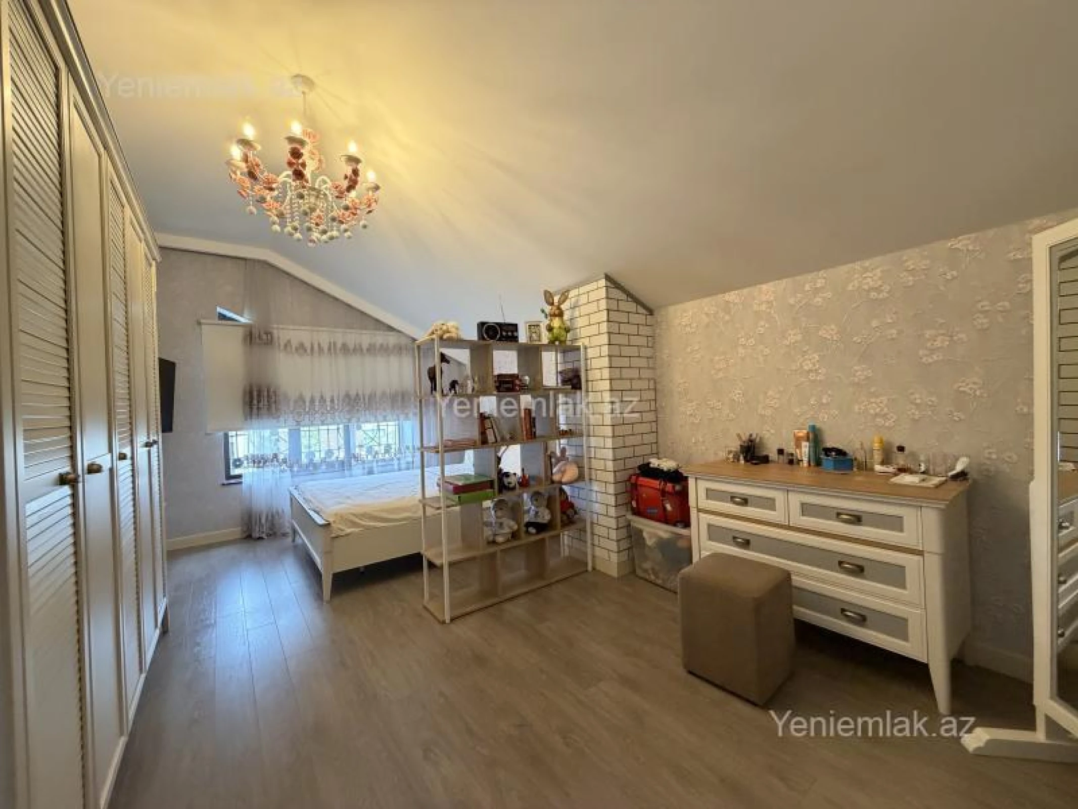 Satılır 5 otaqlı həyət evi 250 m²