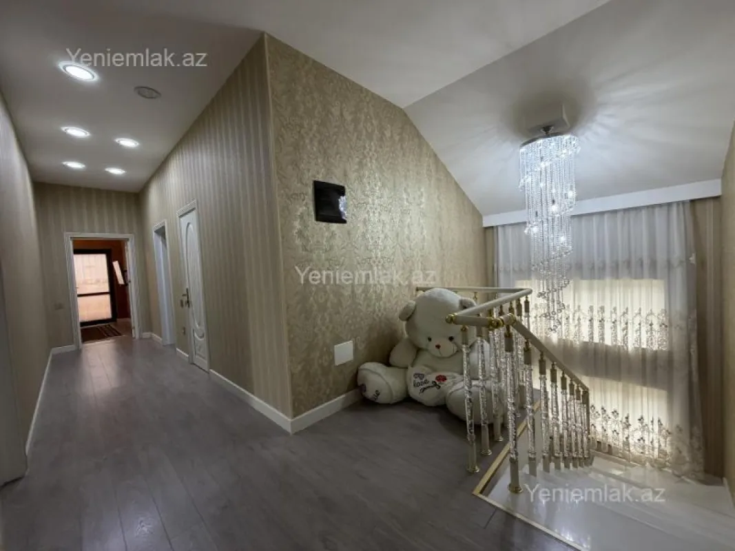 Satılır 5 otaqlı həyət evi 250 m²