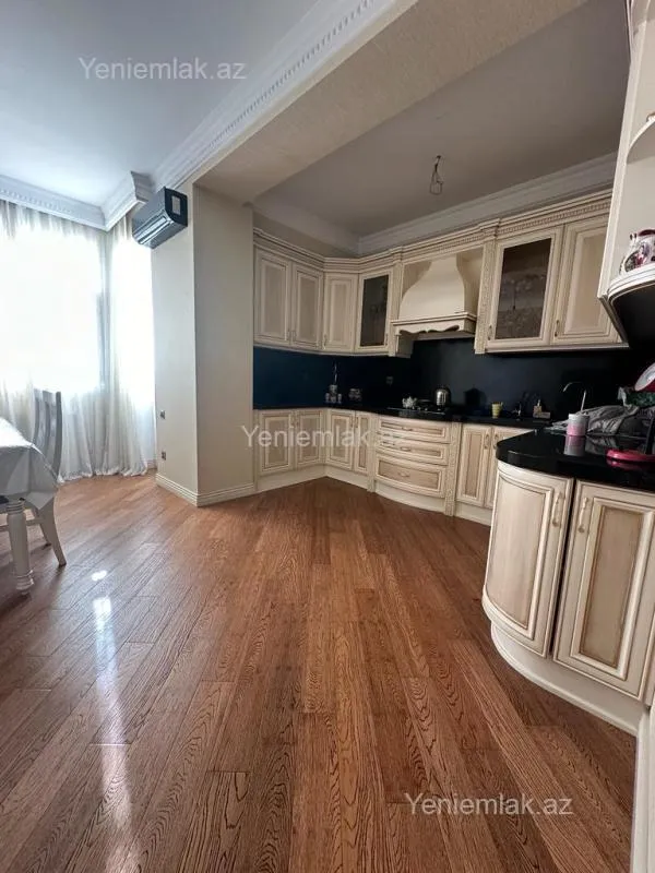 Satılır 5 otaqlı yeni tikili 205 m²