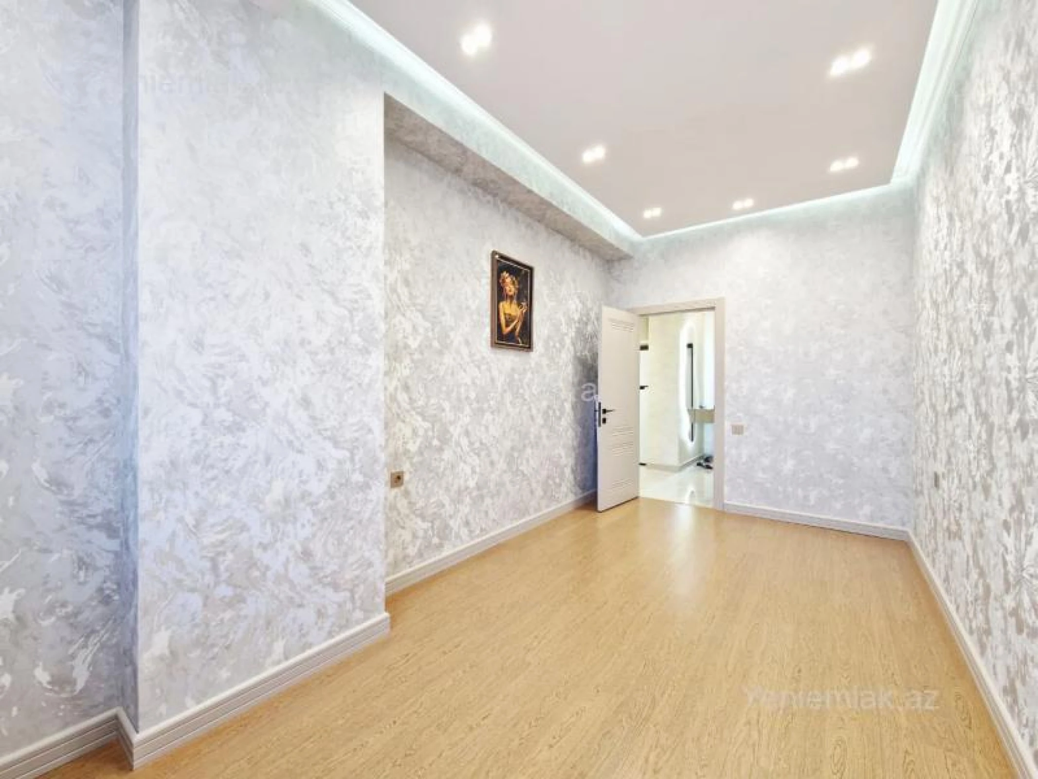 Satılır 3 otaqlı yeni tikili 77 m²