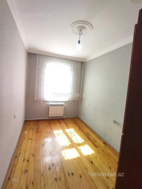 Satılır 2 otaqlı köhnə tikili 55 m²