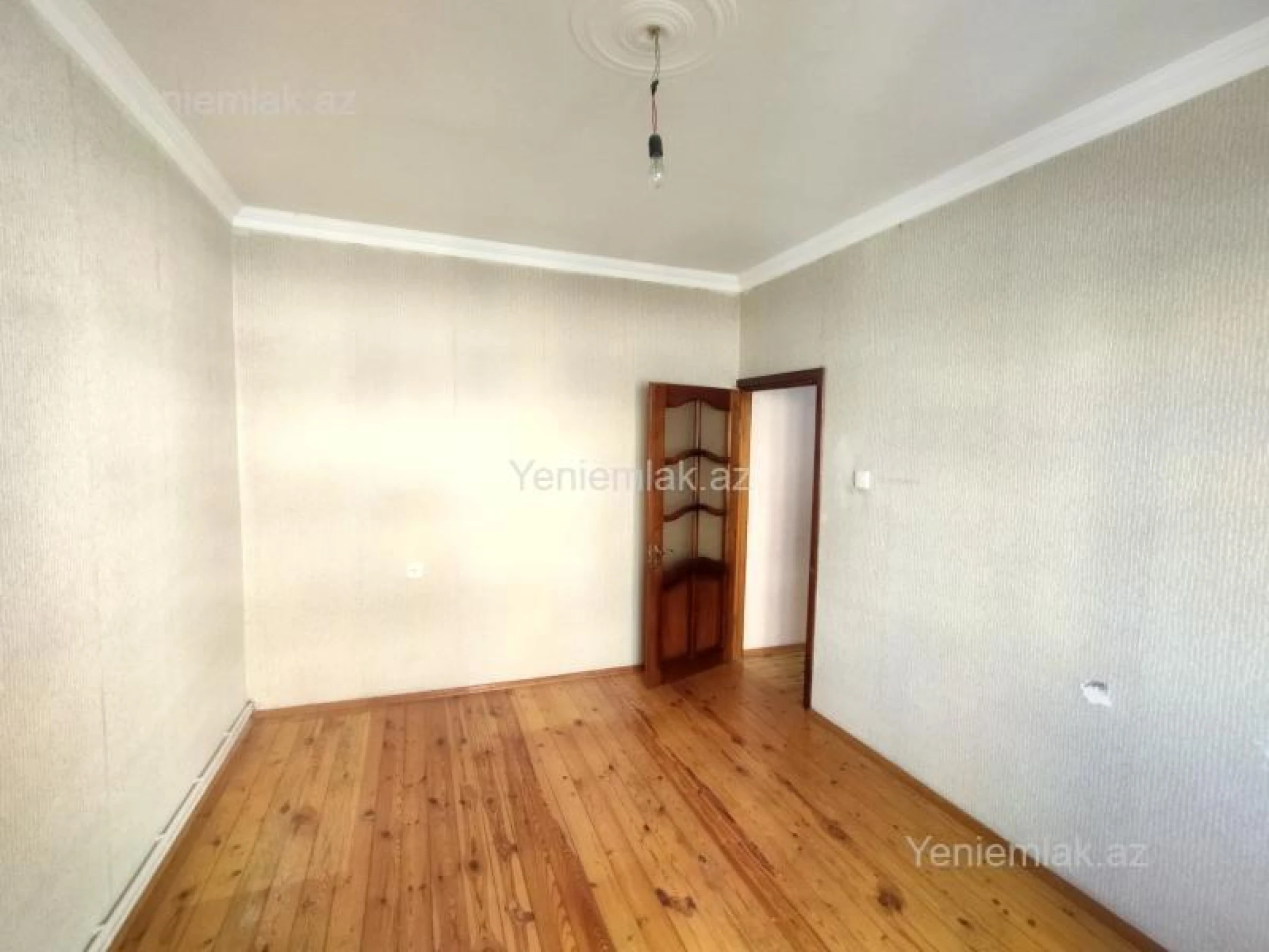Satılır 2 otaqlı köhnə tikili 55 m²