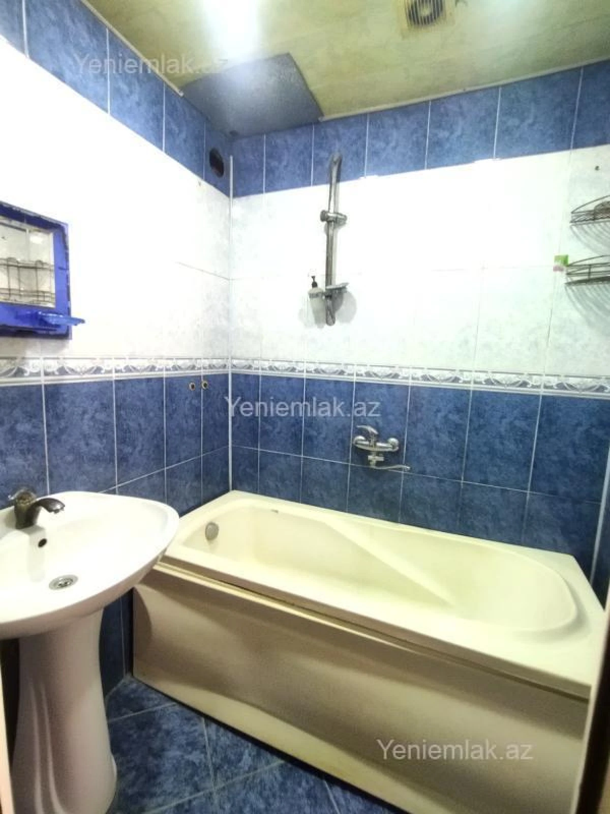 Satılır 2 otaqlı köhnə tikili 55 m²