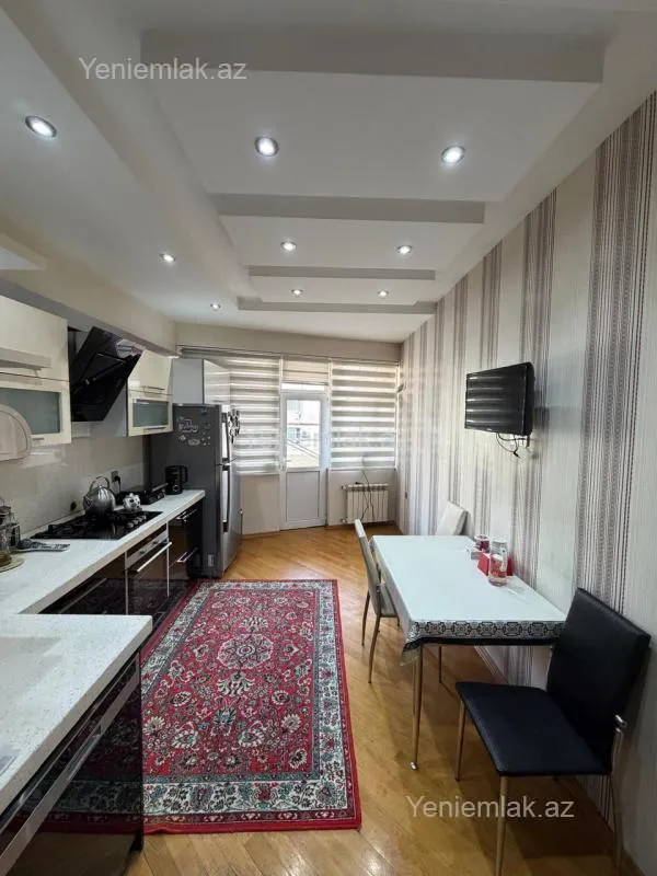 Satılır 3 otaqlı yeni tikili 130 m²