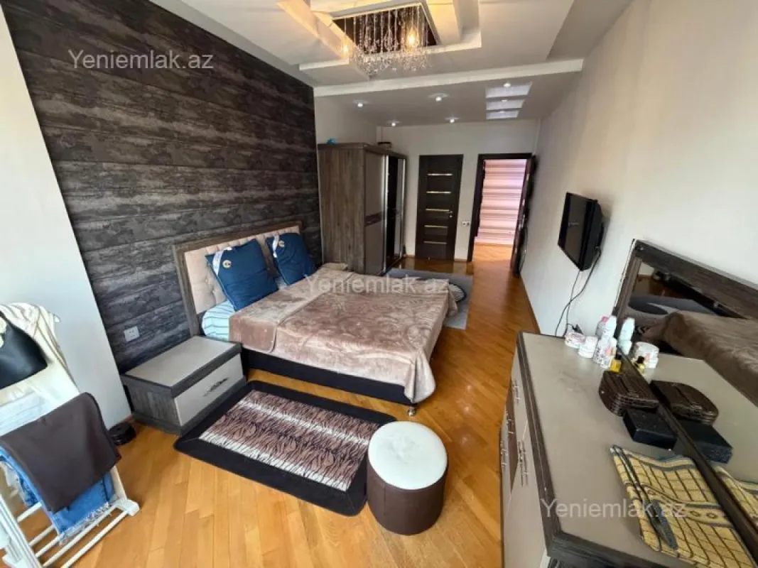 Satılır 3 otaqlı yeni tikili 130 m²