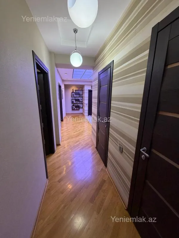 Satılır 3 otaqlı yeni tikili 130 m²