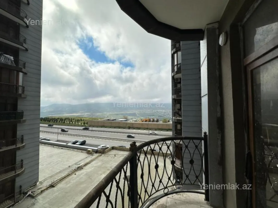 Satılır 3 otaqlı yeni tikili 129.8 m²