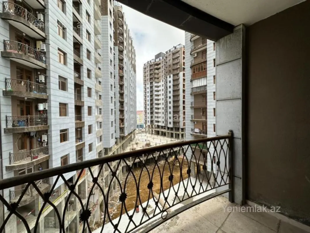 Satılır 3 otaqlı yeni tikili 129.8 m²