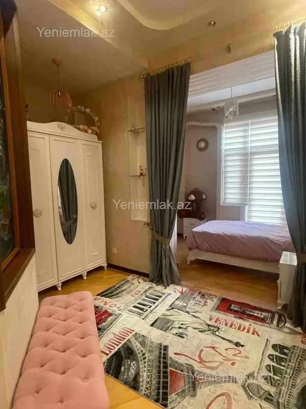 Satılır 4 otaqlı köhnə tikili 120 m²