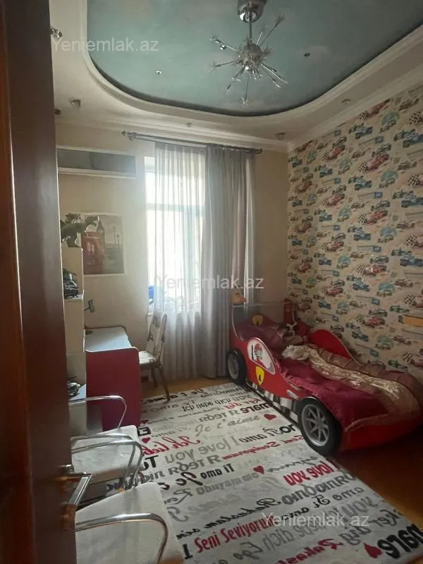 Satılır 4 otaqlı köhnə tikili 120 m²