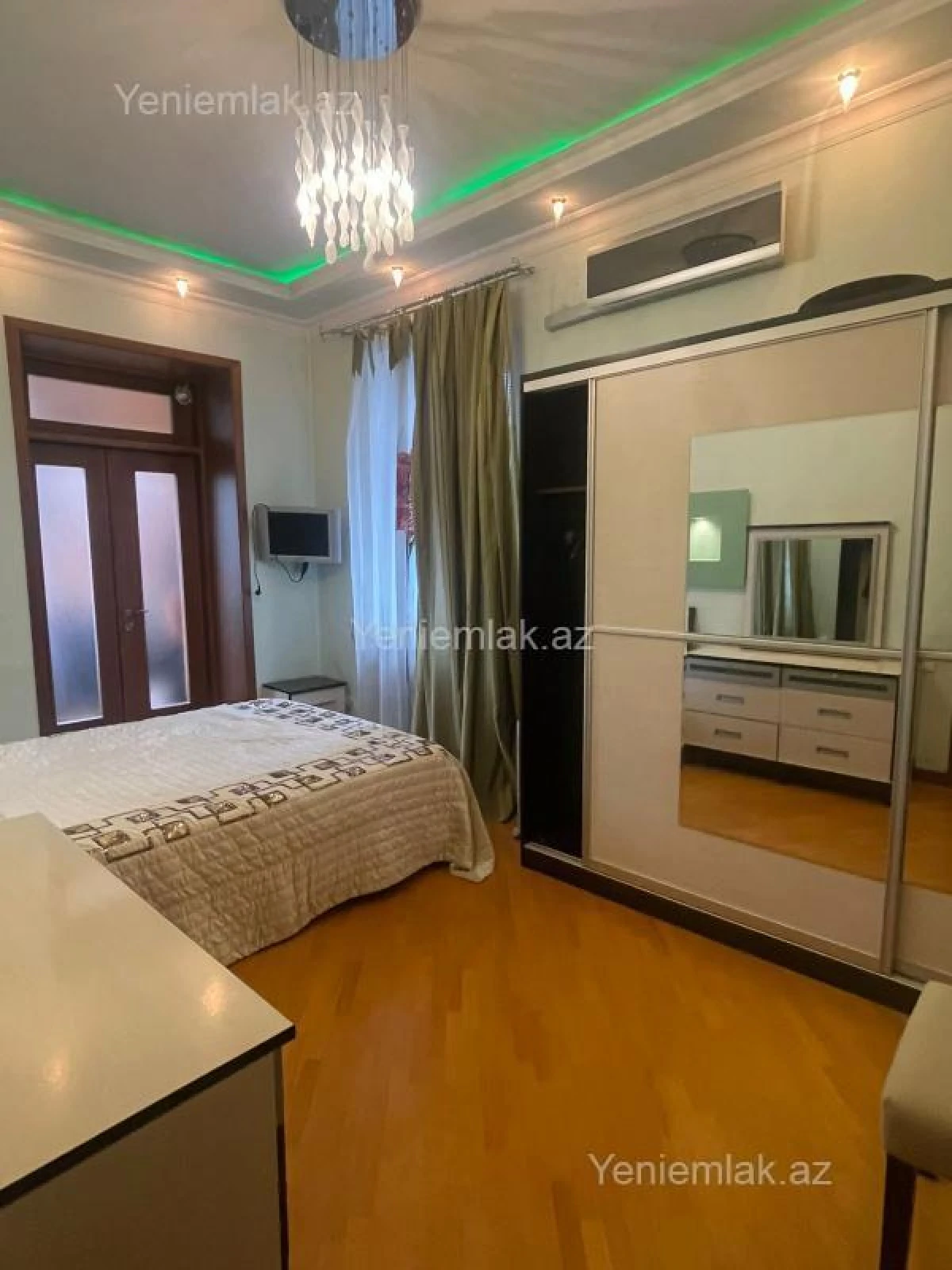Satılır 4 otaqlı köhnə tikili 120 m²