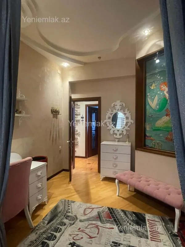 Satılır 4 otaqlı köhnə tikili 120 m²