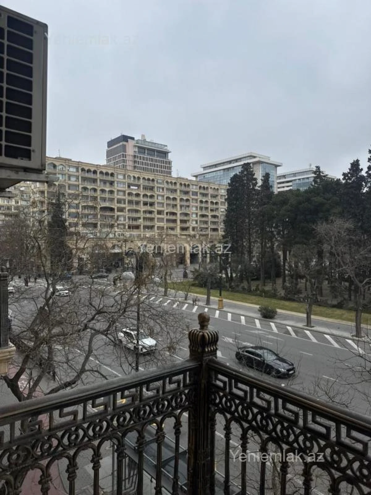 Satılır 4 otaqlı köhnə tikili 120 m²