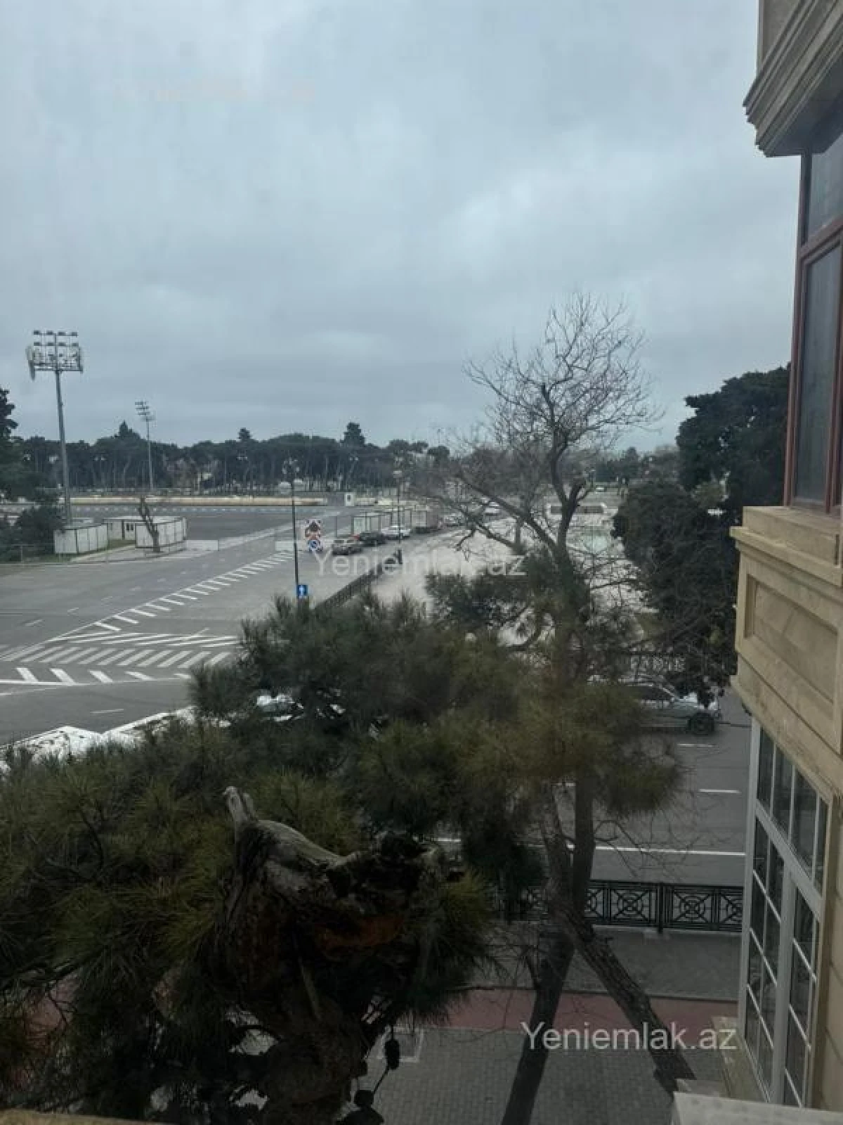 Satılır 4 otaqlı köhnə tikili 120 m²