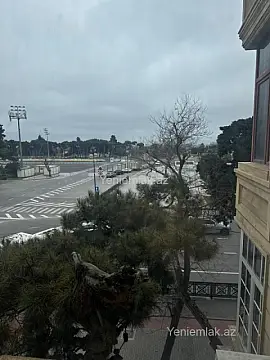 Satılır 4 otaqlı köhnə tikili 120 m²