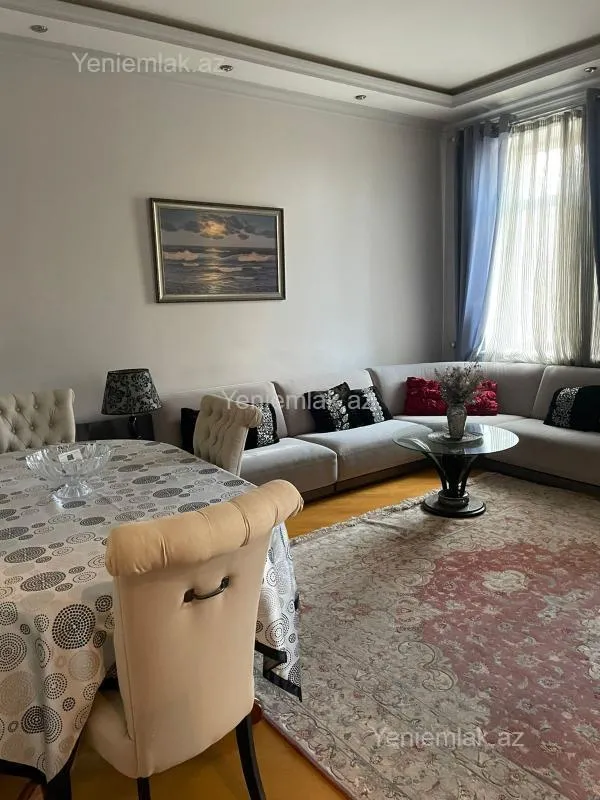Satılır 4 otaqlı köhnə tikili 120 m²