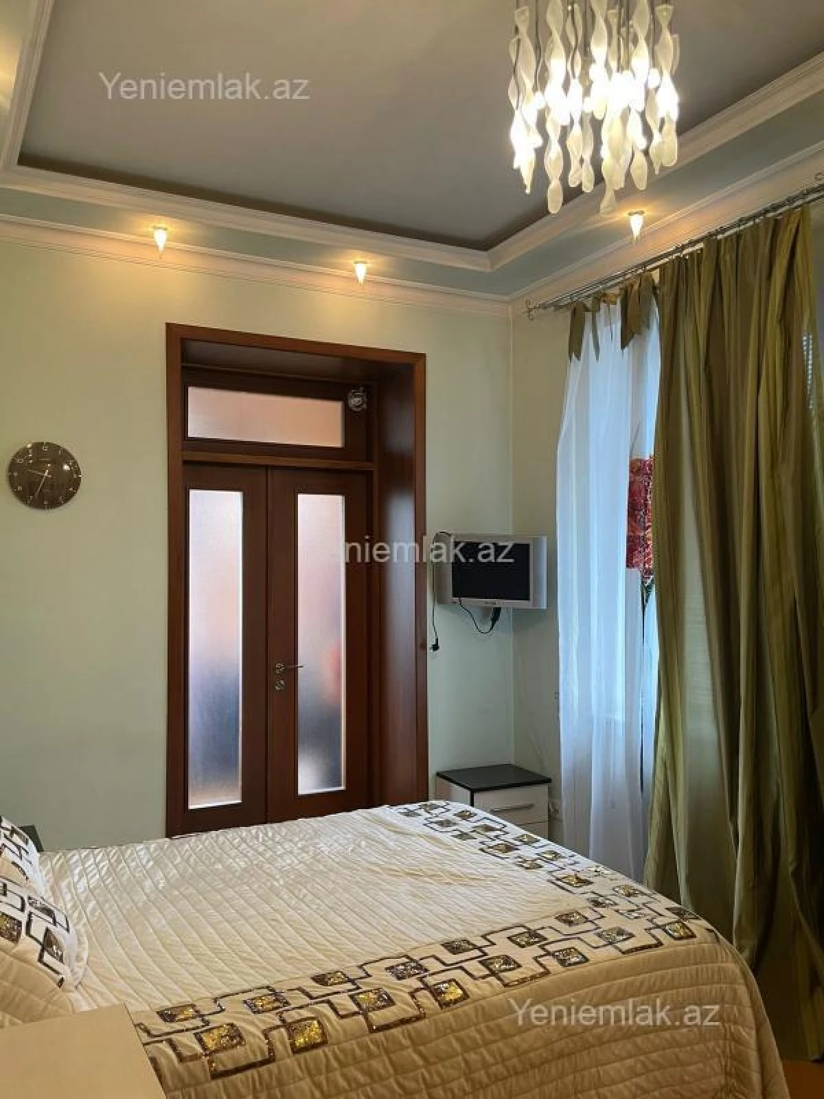 Satılır 4 otaqlı köhnə tikili 120 m²