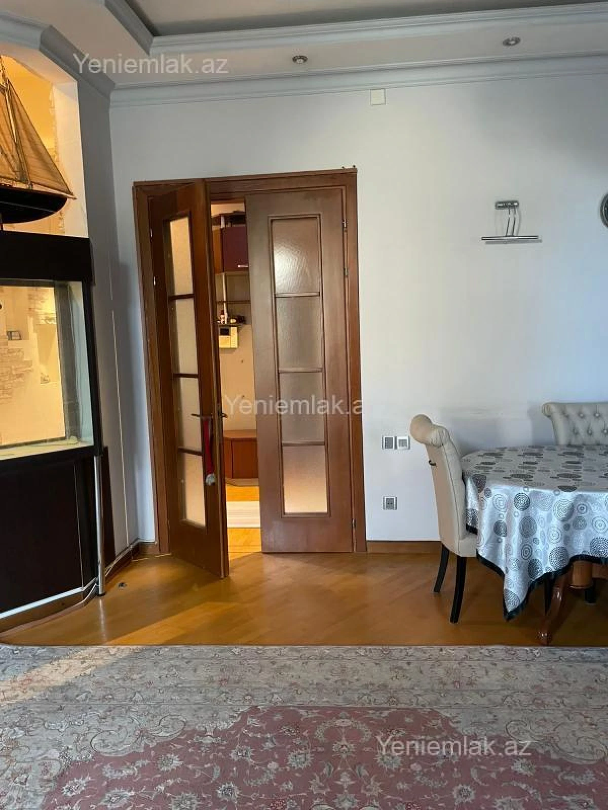 Satılır 4 otaqlı köhnə tikili 120 m²