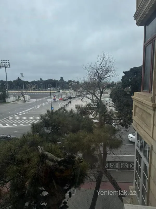 Satılır 4 otaqlı köhnə tikili 120 m²