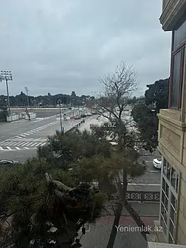 Satılır 4 otaqlı köhnə tikili 120 m²