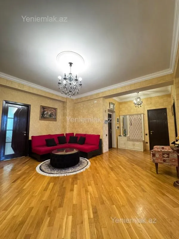 Satılır 3 otaqlı yeni tikili 135 m²