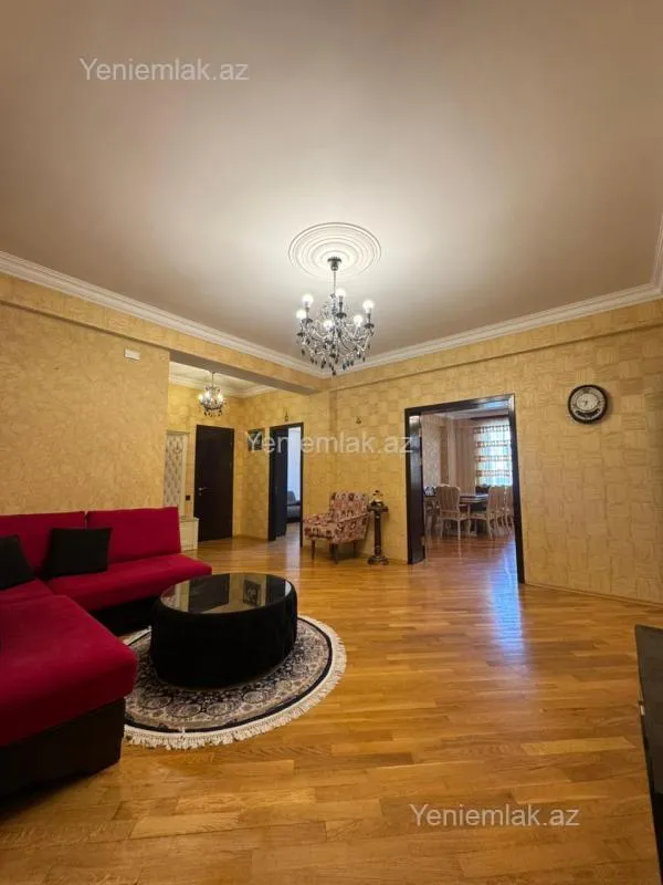 Satılır 3 otaqlı yeni tikili 135 m²
