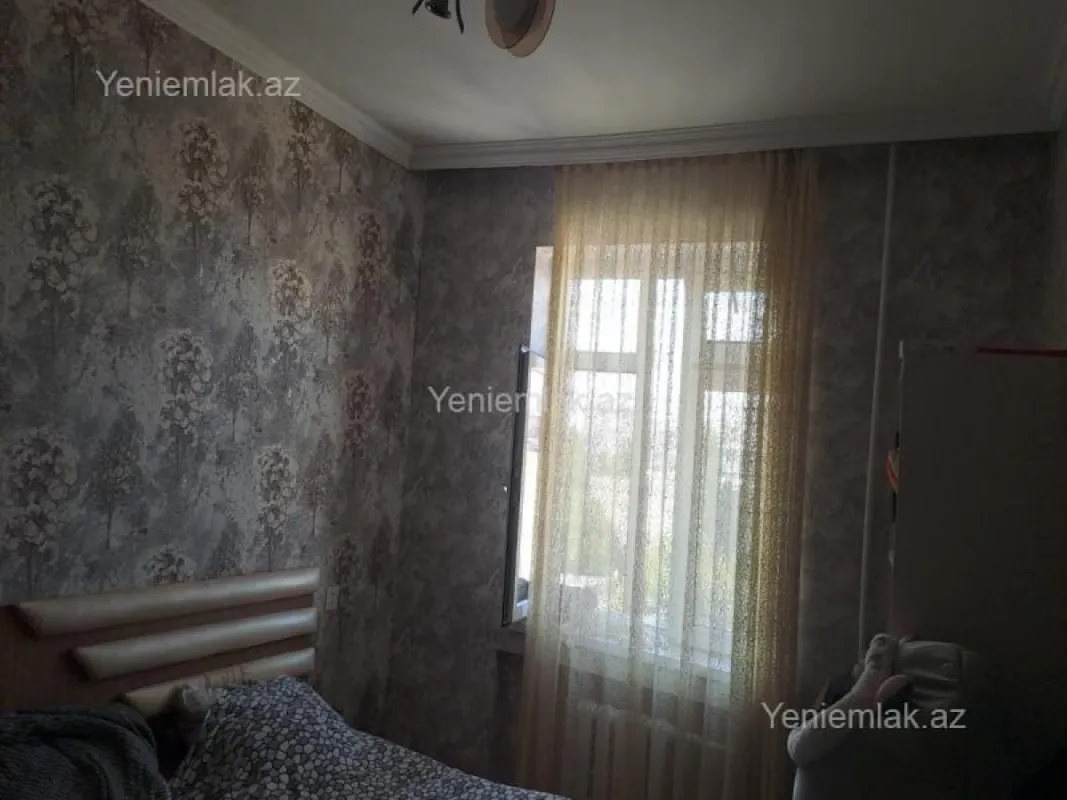 Satılır 4 otaqlı köhnə tikili 100 m²