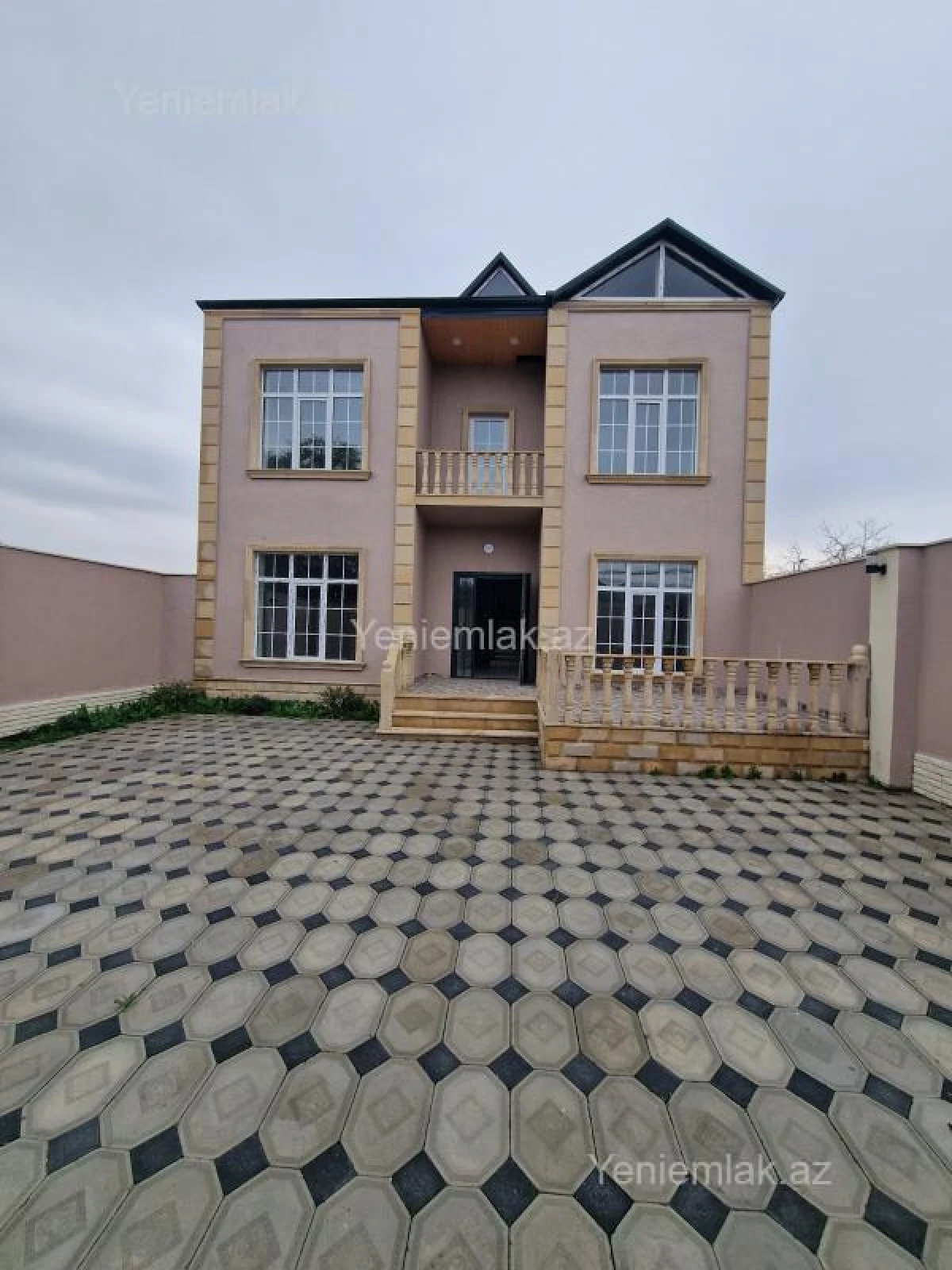Satılır 5 otaqlı həyət evi 175 m²