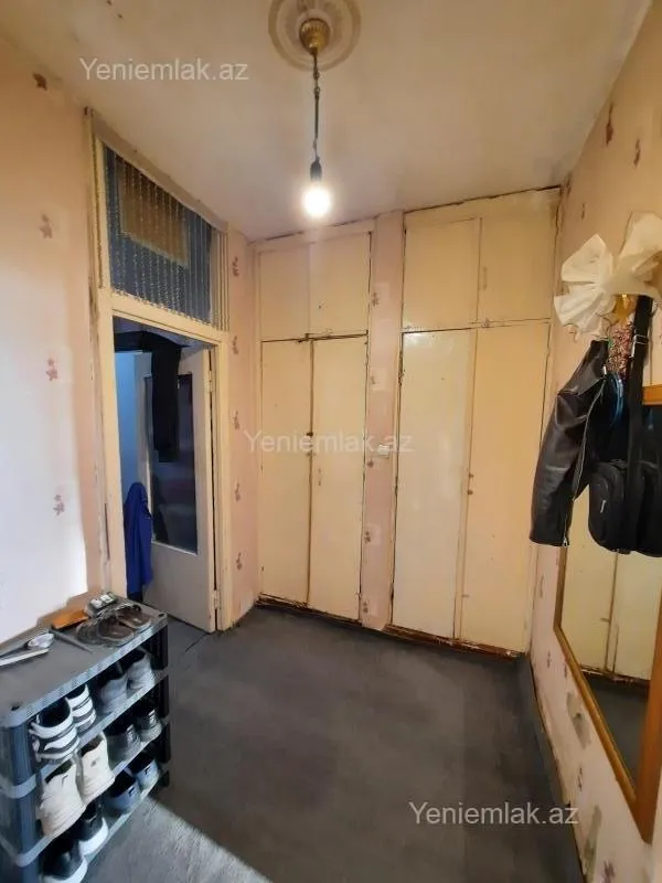 Satılır 2 otaqlı köhnə tikili 60 m²