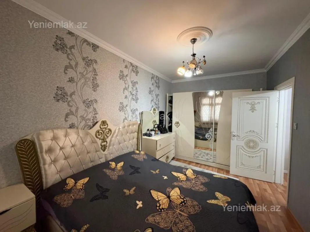 Satılır 4 otaqlı köhnə tikili 80 m²