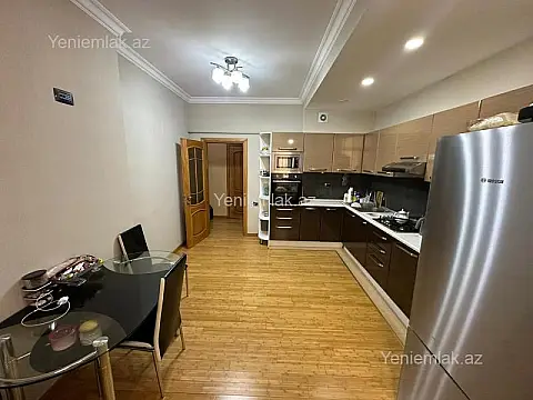 Satılır 4 otaqlı yeni tikili 140 m²