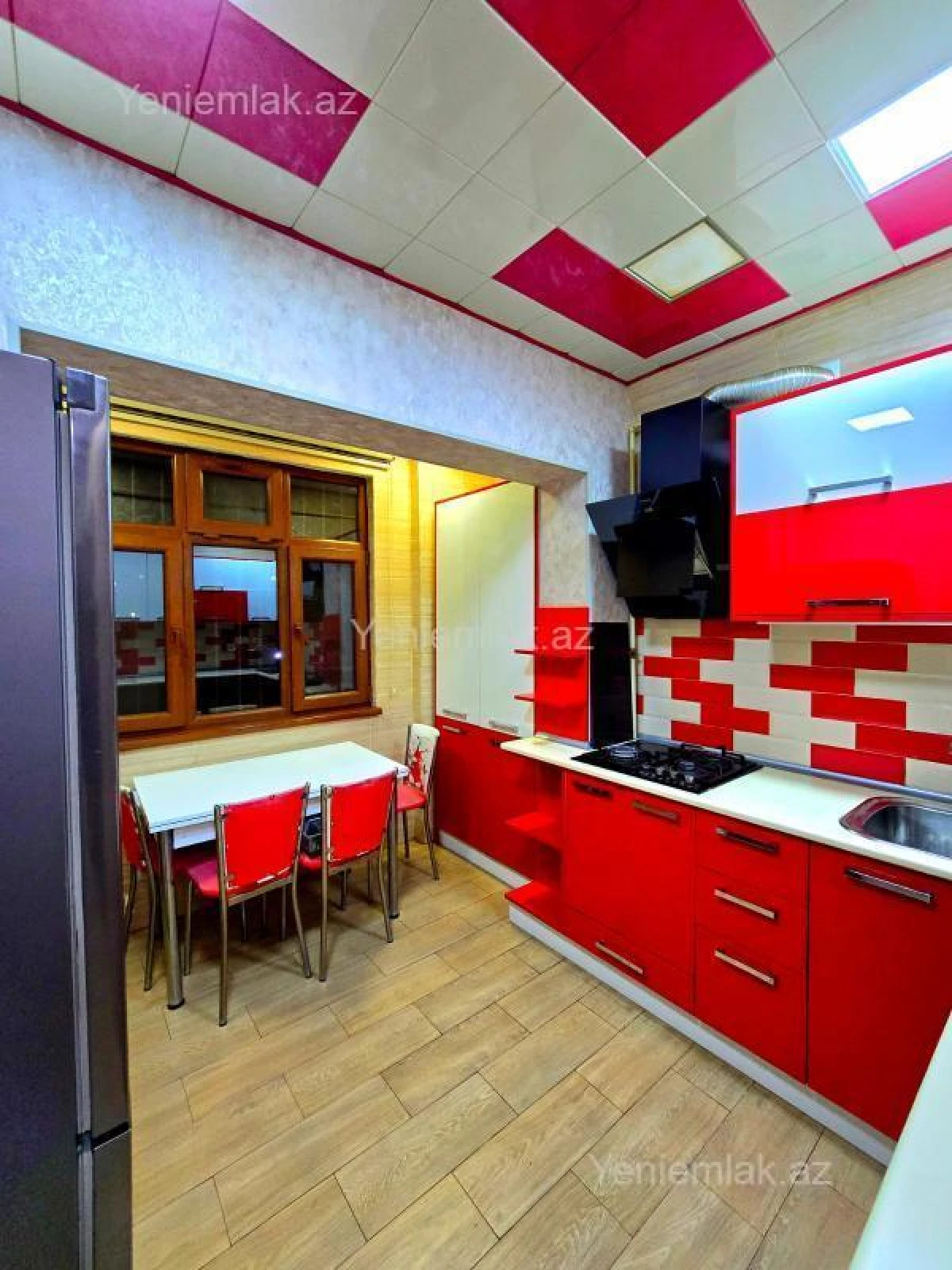 Satılır 3 otaqlı köhnə tikili 88 m²