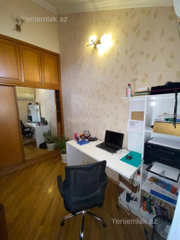 Satılır 4 otaqlı yeni tikili 220 m²