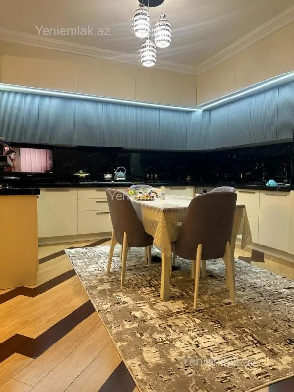 Satılır 4 otaqlı yeni tikili 220 m²