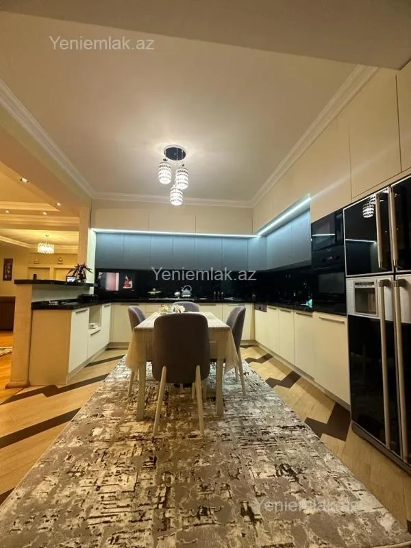 Satılır 4 otaqlı yeni tikili 220 m²