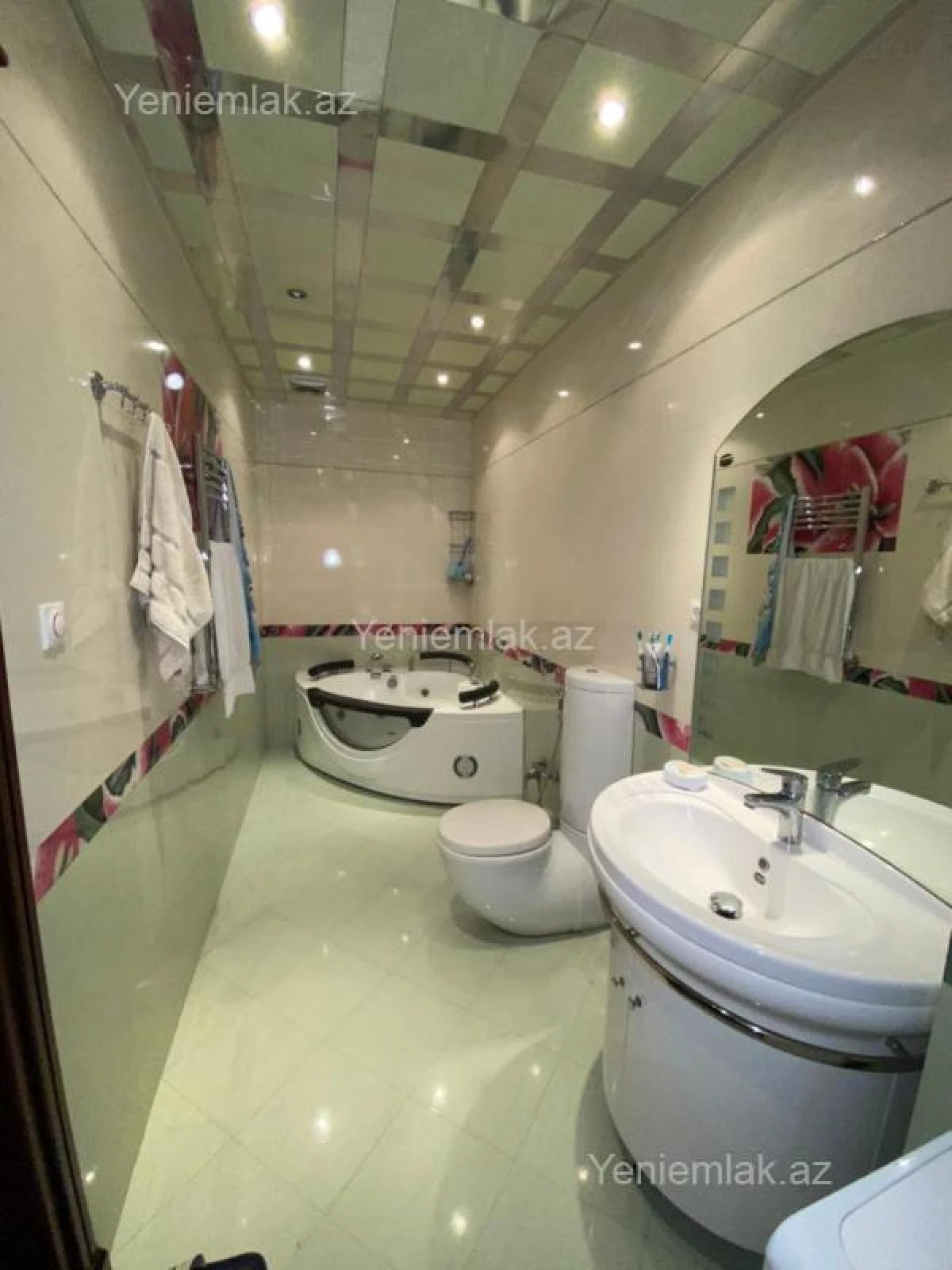 Satılır 4 otaqlı yeni tikili 220 m²