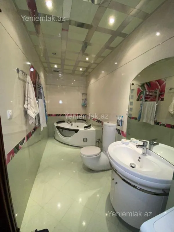 Satılır 4 otaqlı yeni tikili 220 m²