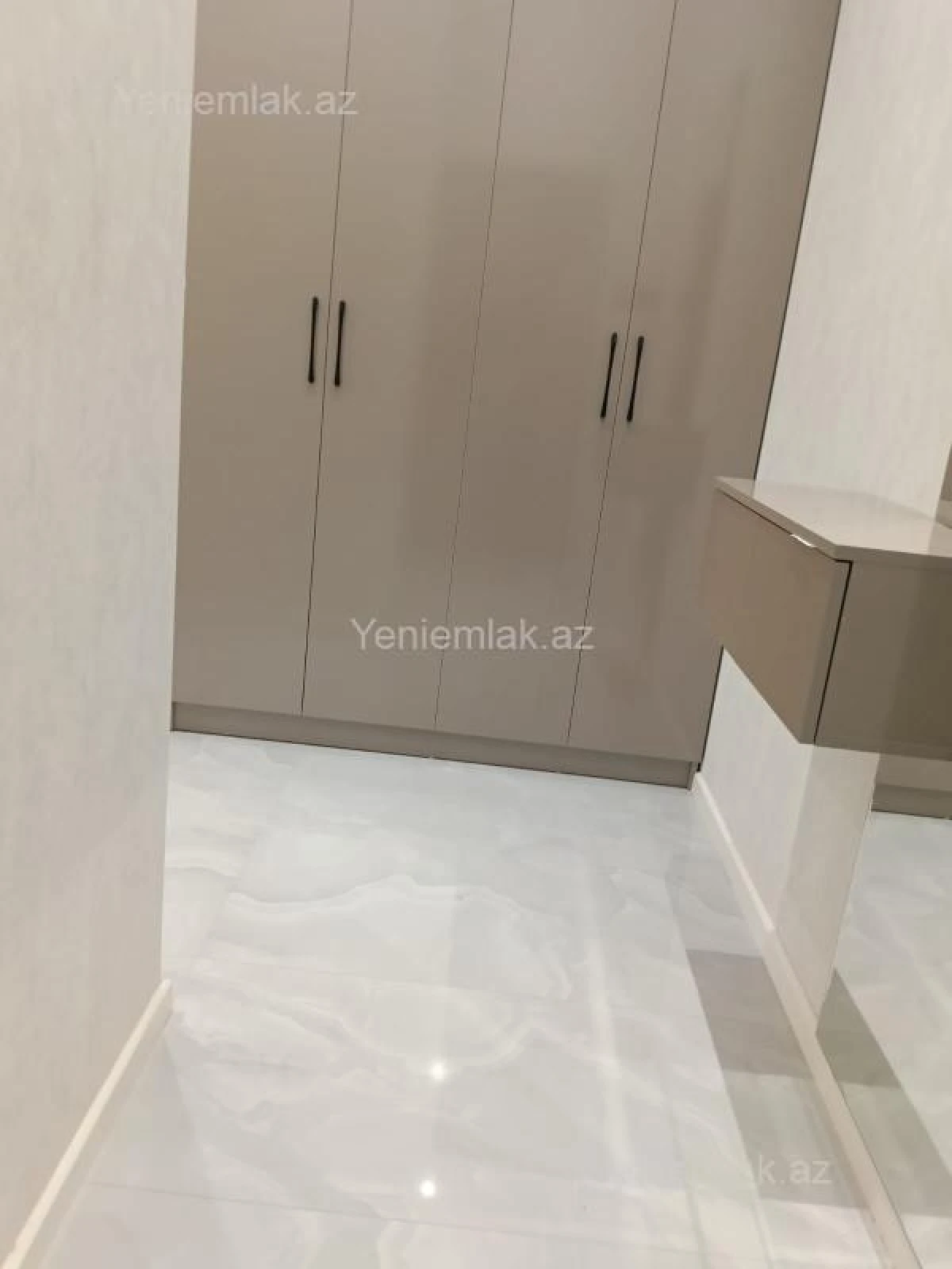 Satılır 2 otaqlı yeni tikili 91 m²
