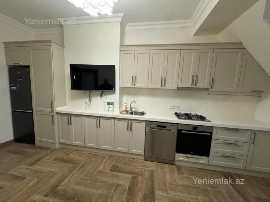 Satılır 3 otaqlı yeni tikili 125 m²
