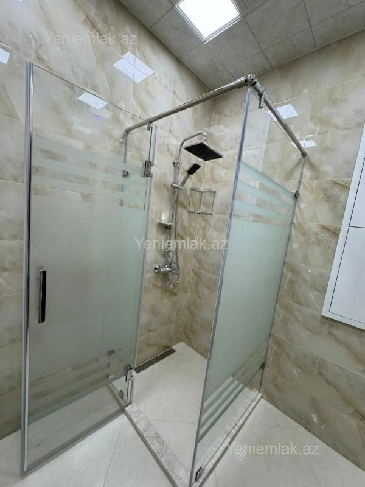 Satılır 3 otaqlı yeni tikili 125 m²