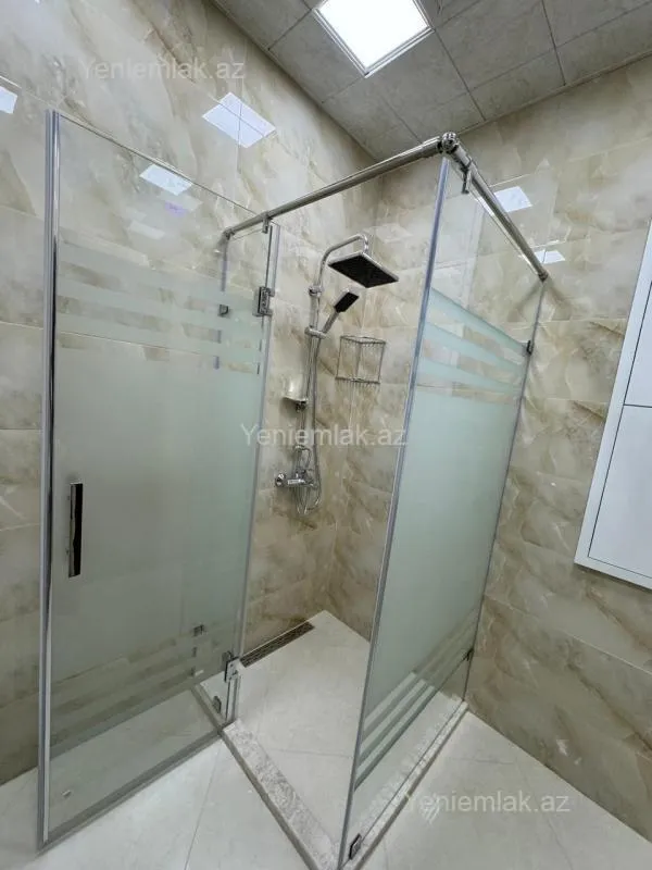 Satılır 3 otaqlı yeni tikili 125 m²