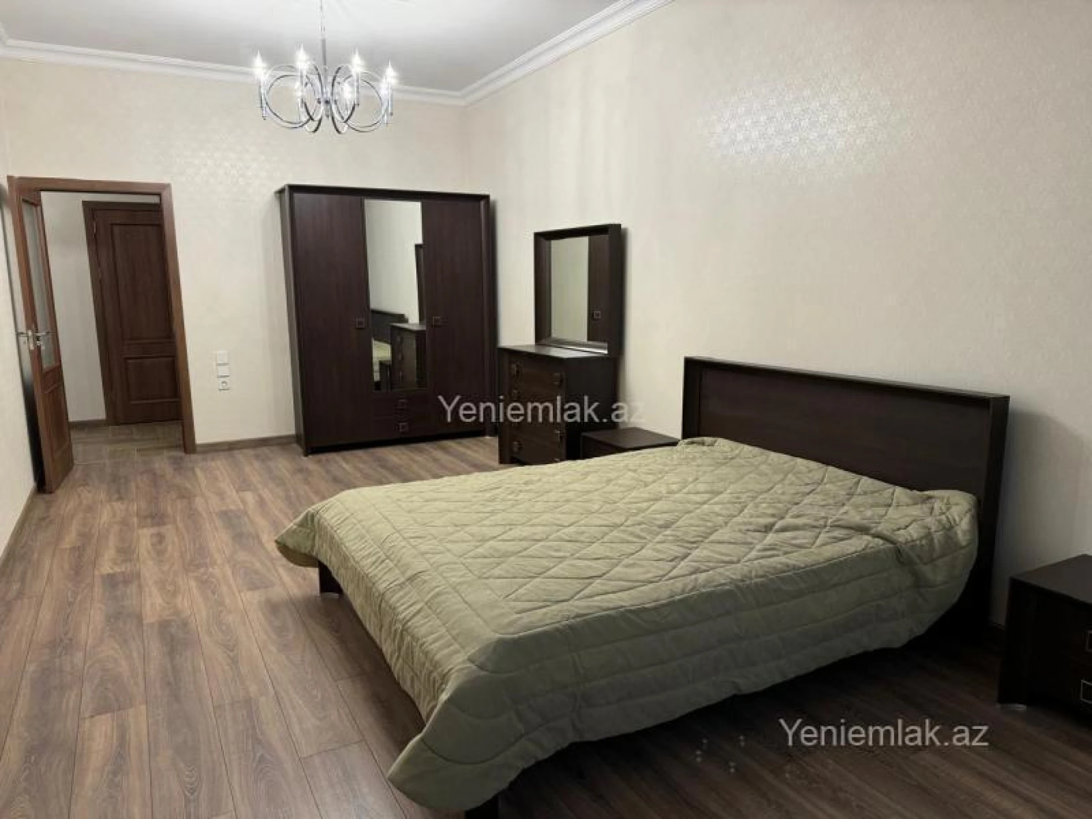 Satılır 3 otaqlı yeni tikili 125 m²