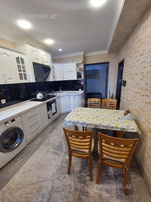 Satılır 4 otaqlı köhnə tikili 120 m²