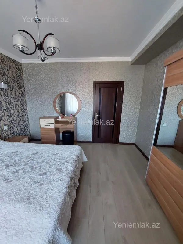 Satılır 4 otaqlı köhnə tikili 120 m²