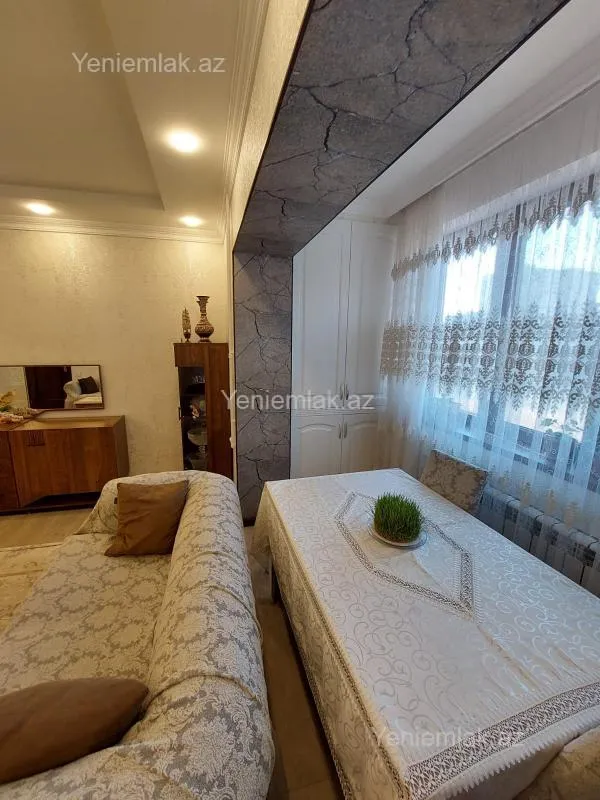 Satılır 4 otaqlı köhnə tikili 120 m²