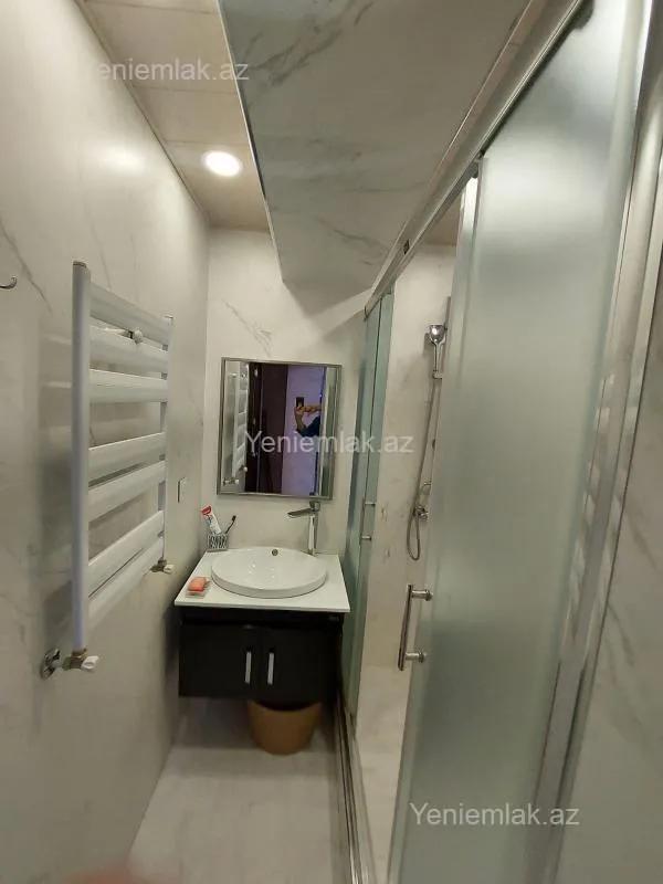 Satılır 4 otaqlı köhnə tikili 120 m²