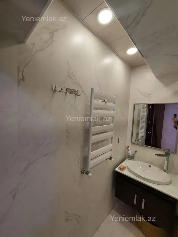 Satılır 4 otaqlı köhnə tikili 120 m²