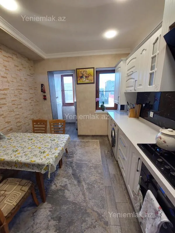 Satılır 4 otaqlı köhnə tikili 120 m²