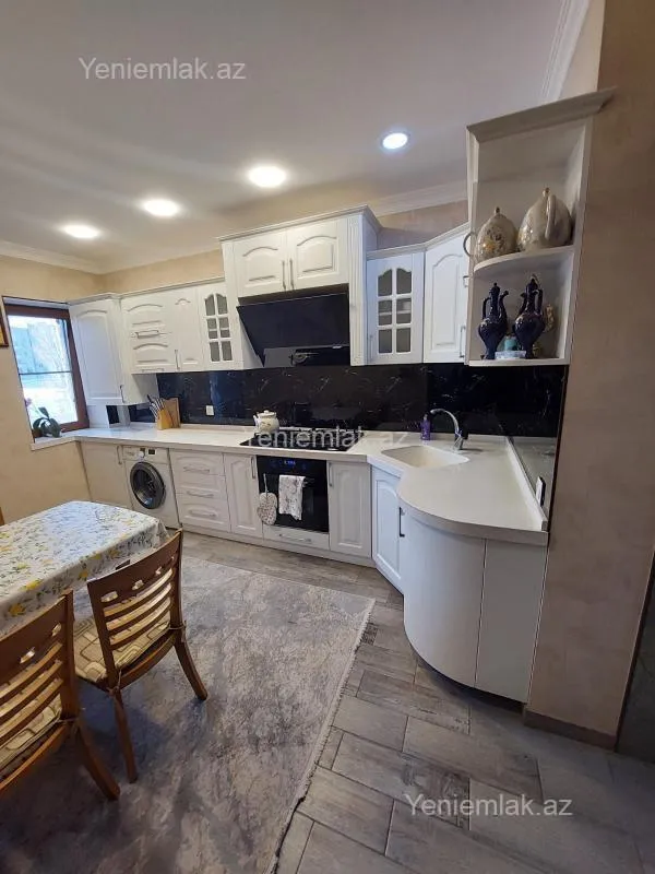 Satılır 4 otaqlı köhnə tikili 120 m²